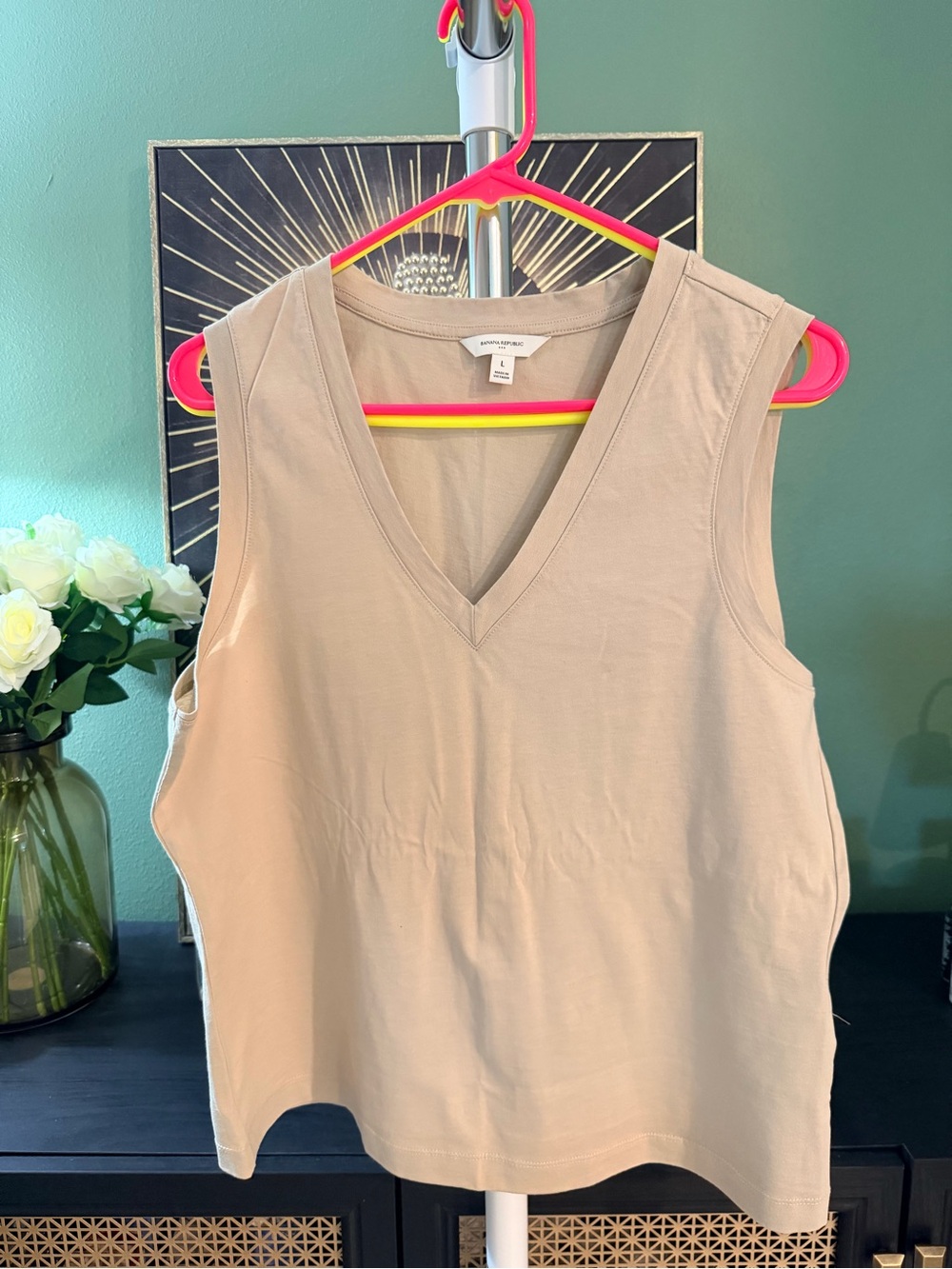 Banana Republic V-Neck Sleeveless Tank Top in Light Taupe